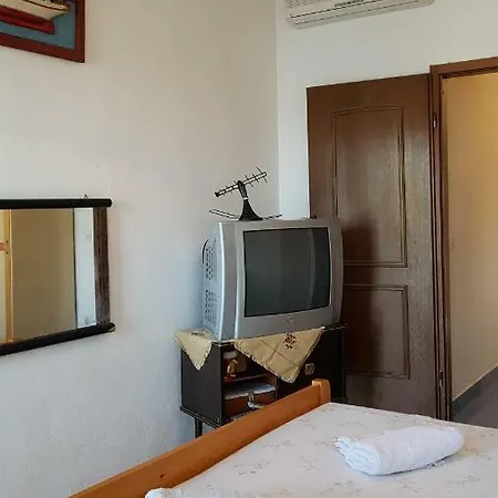 Bradley Apartment *